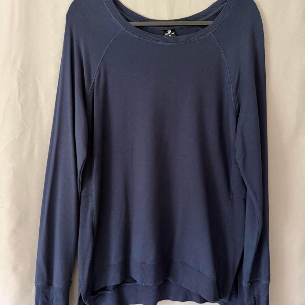 Unbranded Women's Navy and Blue Sweatshirt